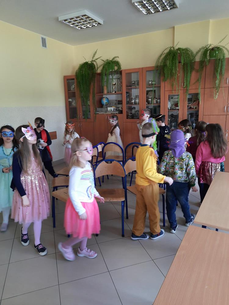 Bal karnawałowy klas I - III